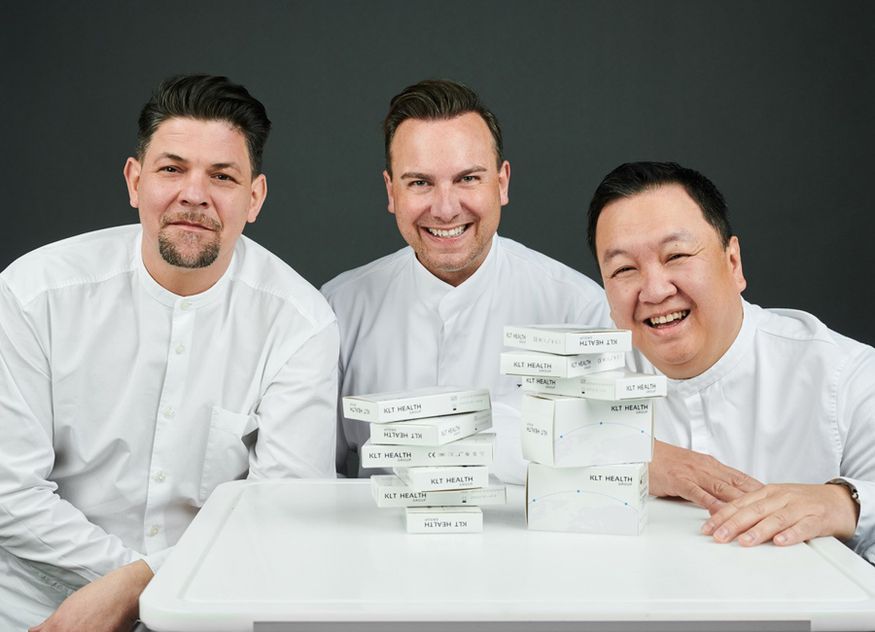 Tim Mälzer, Tim Raue und The Duc Ngo (von links nach rechts) wollen die Gastronomie mit dem Angebot von Selbsttests in der schweren Zeit unterstützen