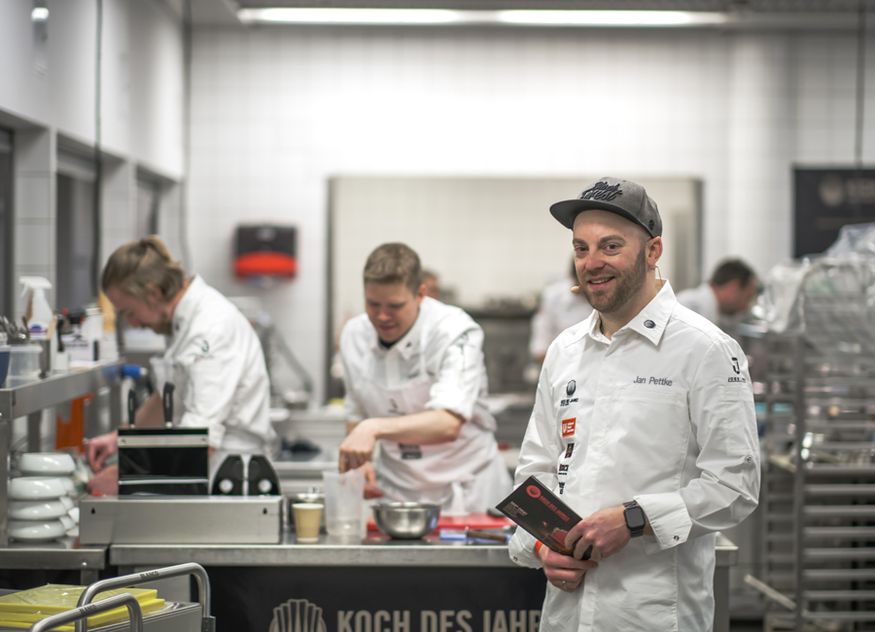 Bevor die Sieger des Wettbewerbs Koch des Jahres feststanden, mussten die Teilnehmer sich beim Live-Cooking bewähren / Foto: Koch des Jahres