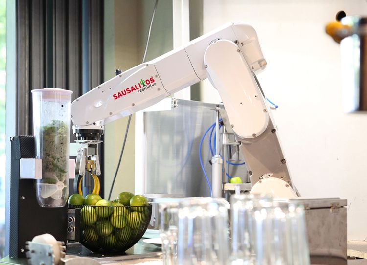 Ab sofort werden im Sausalitos in München die Mitarbeiter von Robotern entlastet 